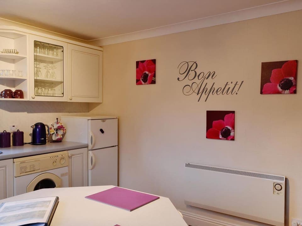 Kitchen/diner | Rosecraddoc Manor - Lake View Villas, Liskeard