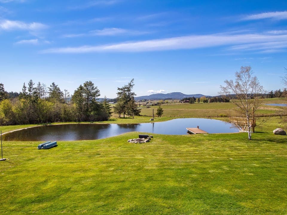 Enjoy the view of San Juan Valley and watch the glowing sunsets from the patio