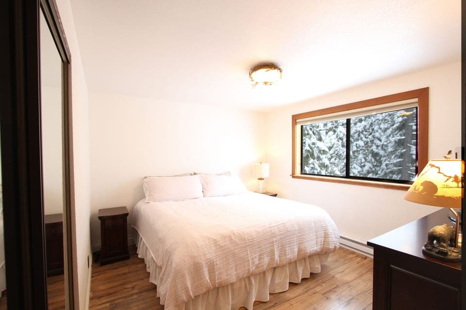 Bedroom #5
-King bed