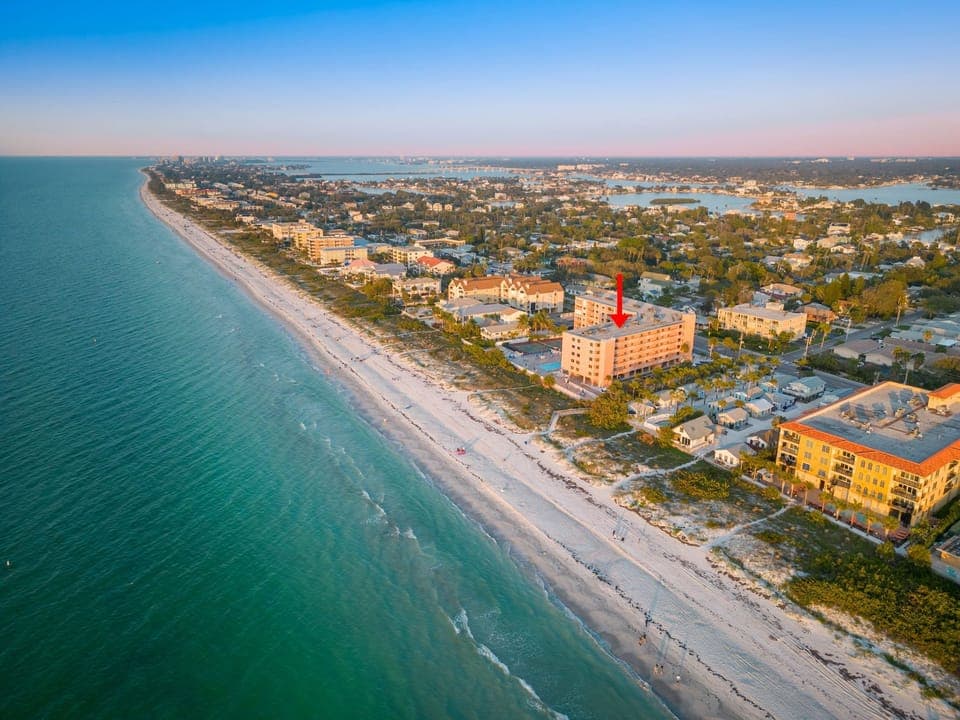Directly on beautiful IRB - no hotels/high-rises means fewer beachgoers