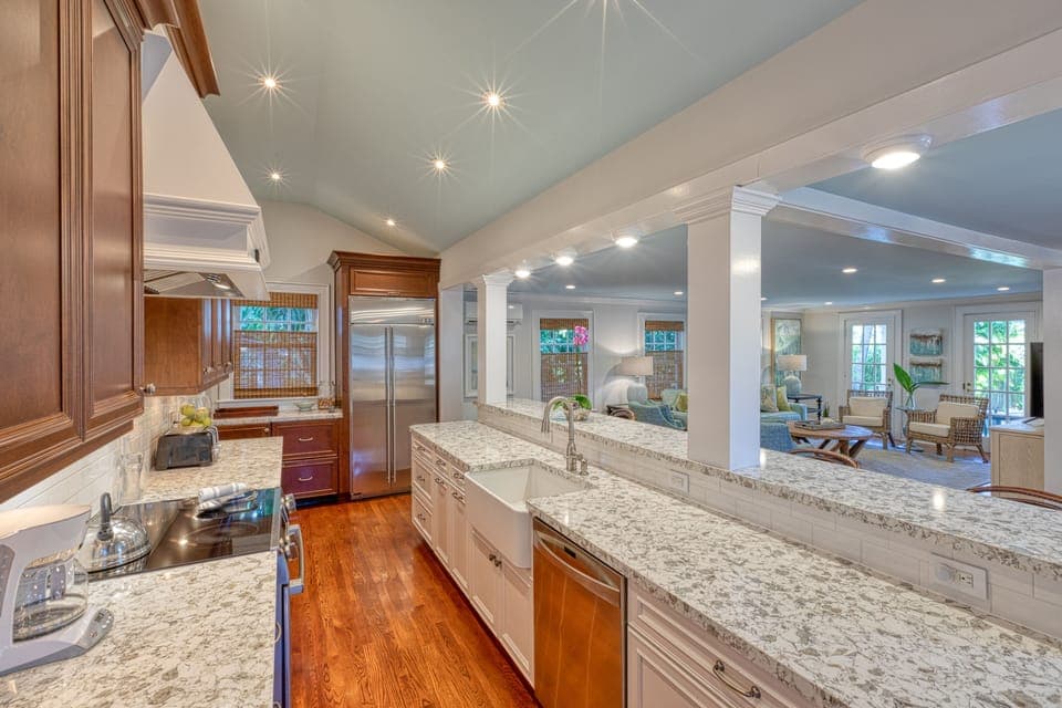 Updated and fully equipped kitchen