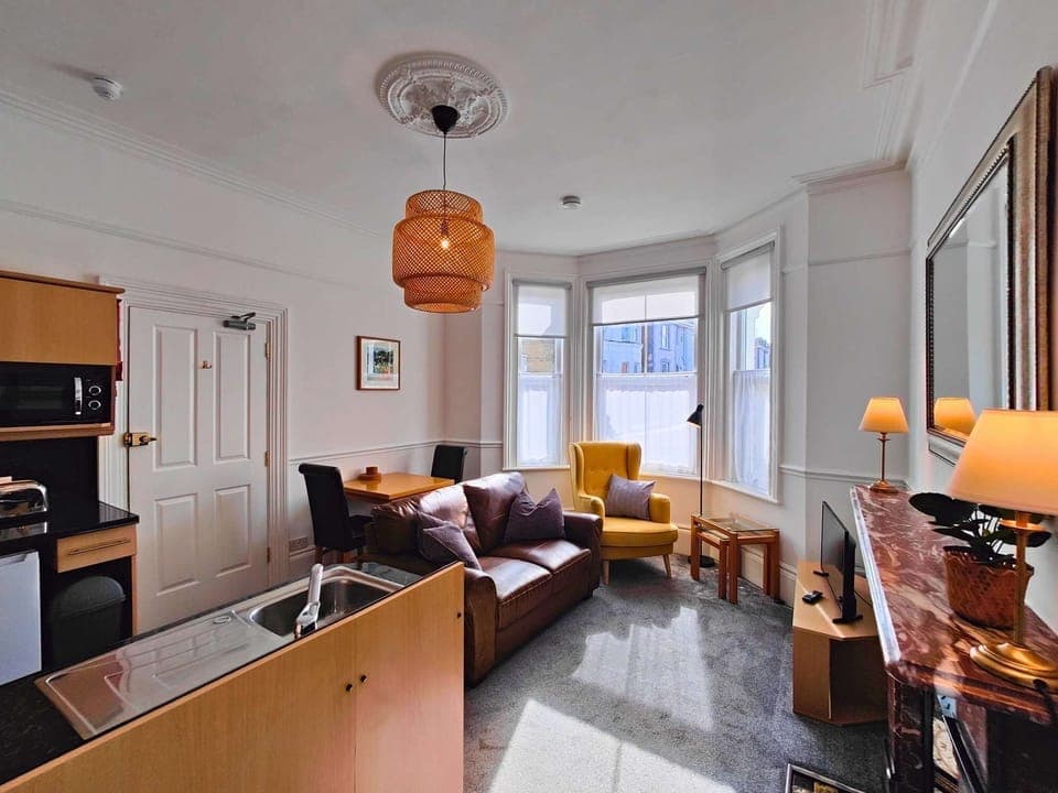 VICTORIA APARTMENT LOUNGE 2