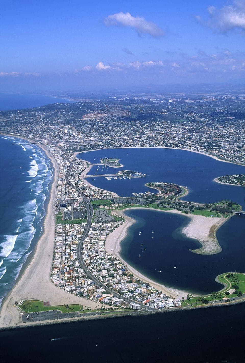 Enjoy a Mission Beach vacation soon! Just steps from Beach or Bay activities!!