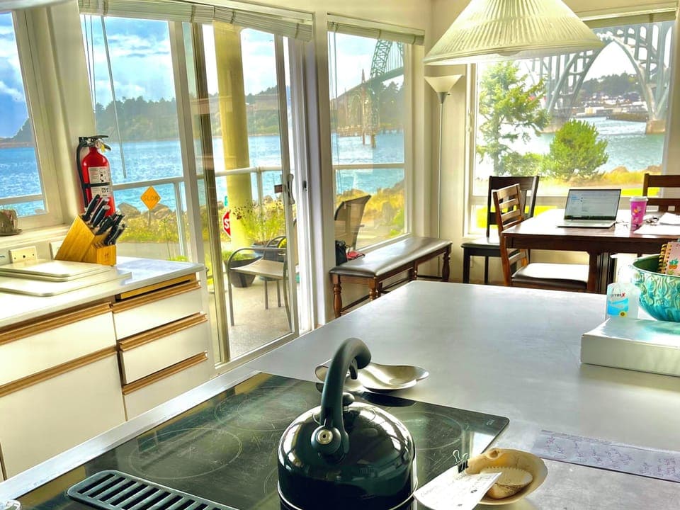 Middle floor kitchen.