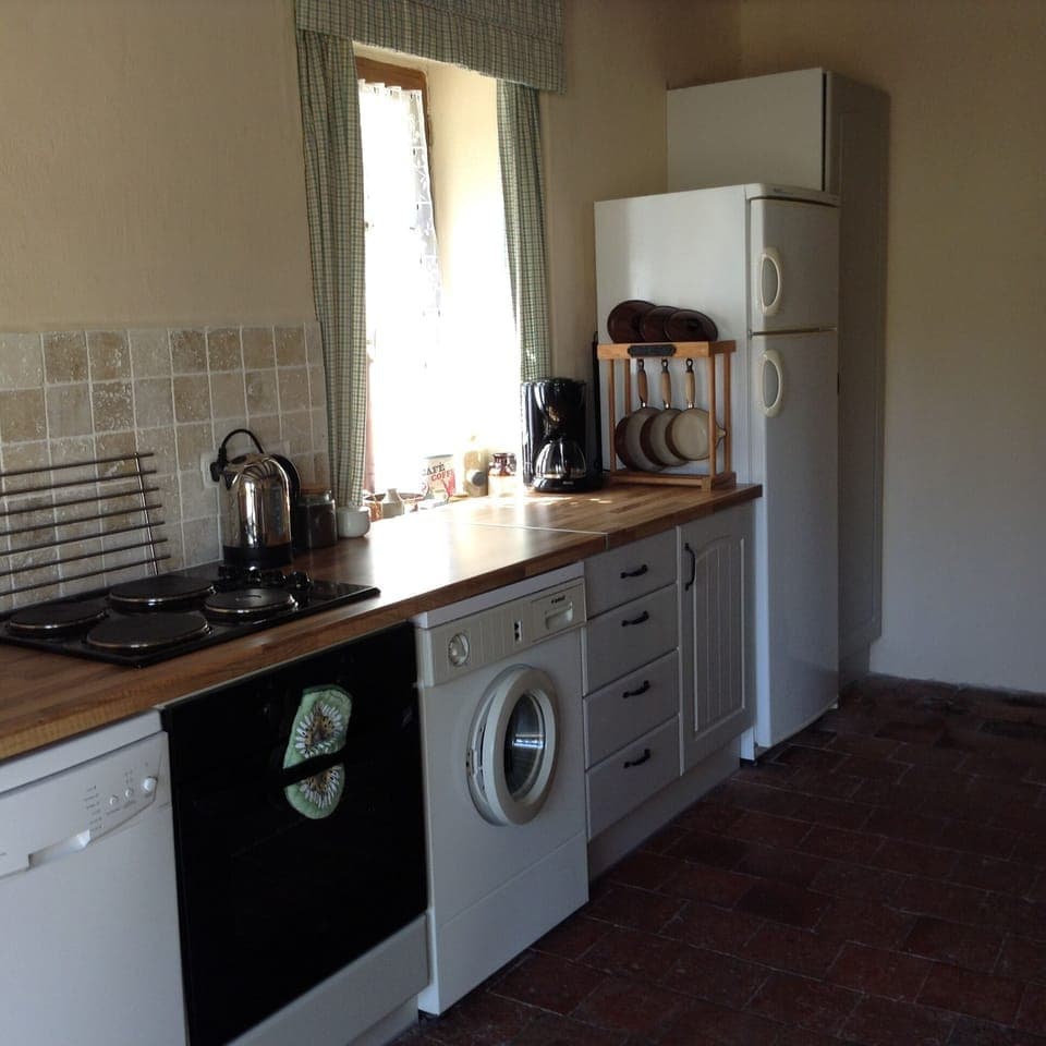 Well equipped large kitchen