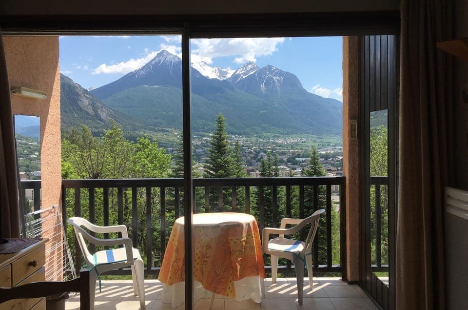 Exceptional view of the mountains from the living room
