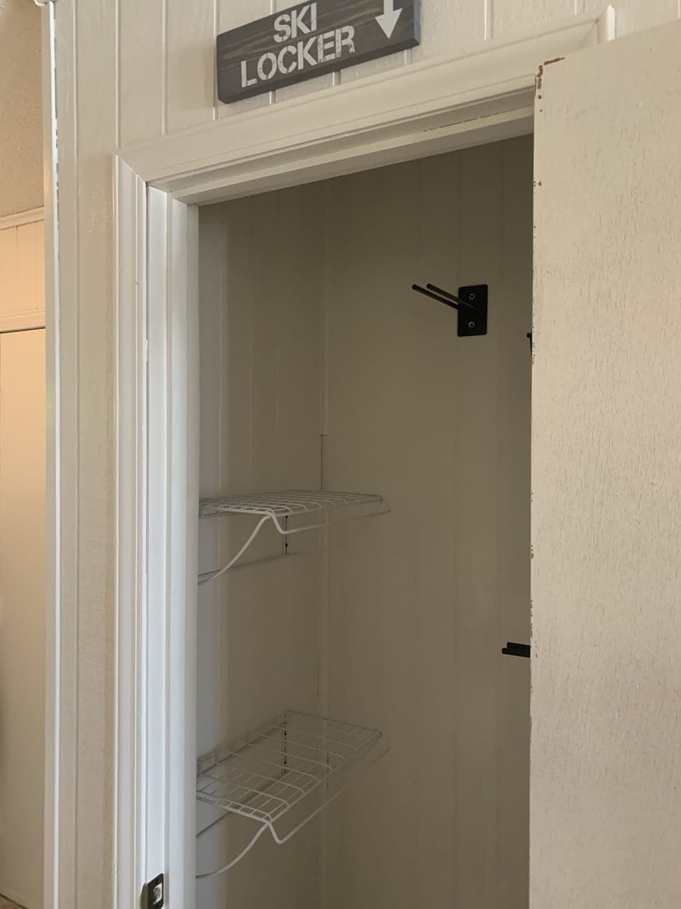 Ski locker 