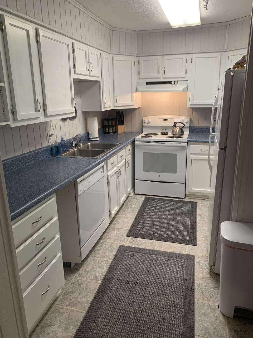 Full kitchen 