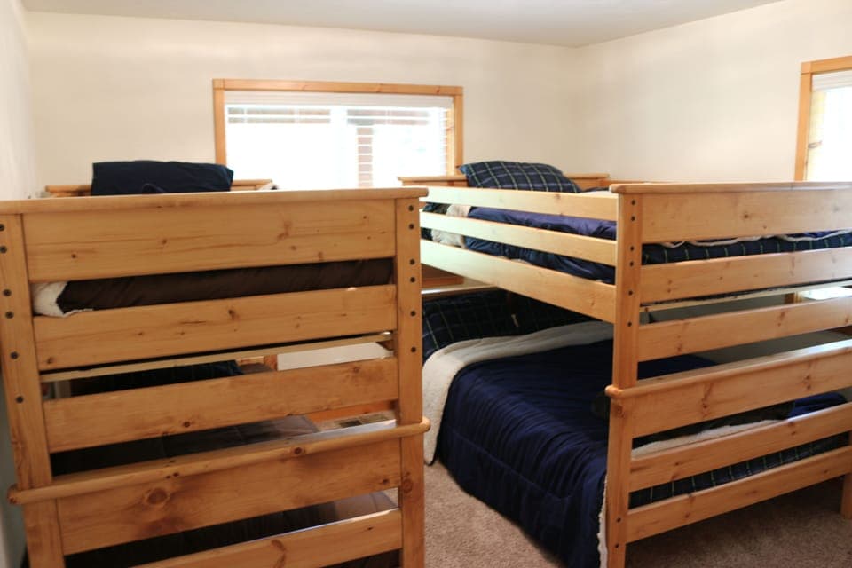 bunk room - twin and full bunks