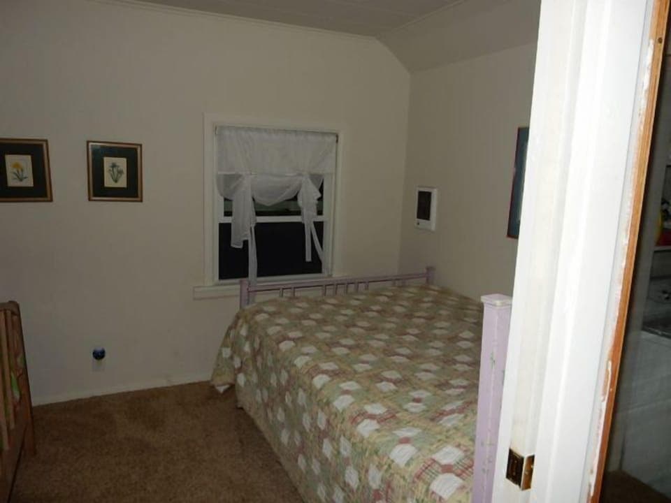 2nd queen bed in bedroom