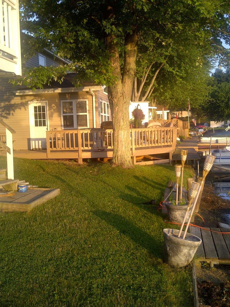 Sideview Lakeside