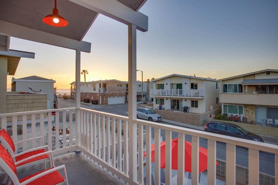 Front balcony view to the nearby 40th Street beachfront, just 2 houses away
                