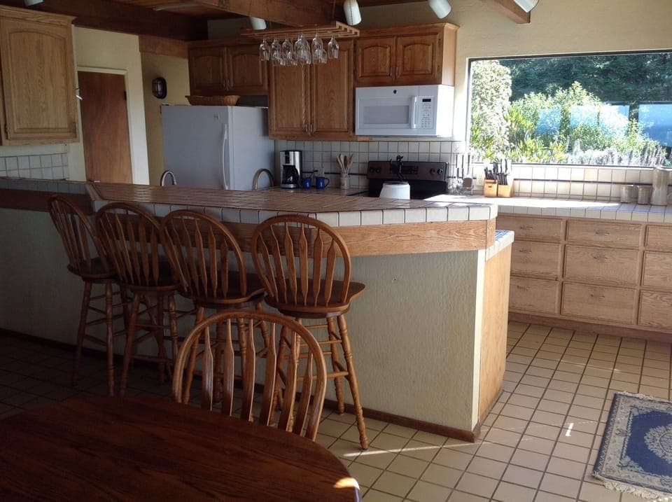 Bar and kitchen with mountain view
