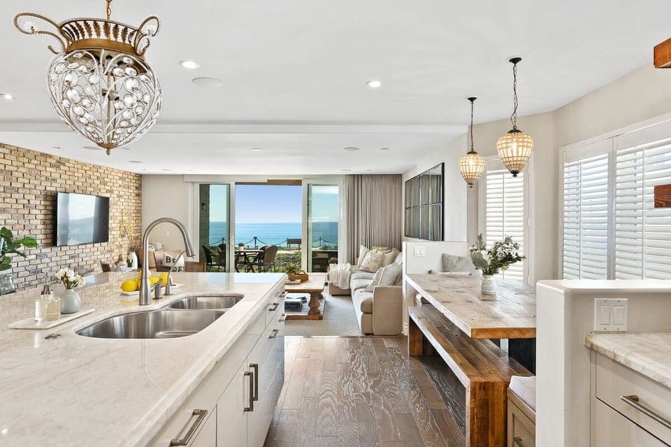 Gorgeous fully-stocked kitchen