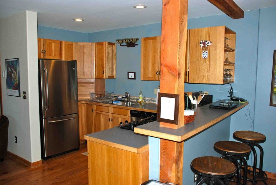 Full kitchen. All dishes, large and small appliances, and paper goods provided.