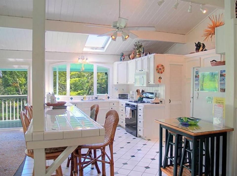 Spacious Gourmet Kitchen for Cooking in Style and Comfort