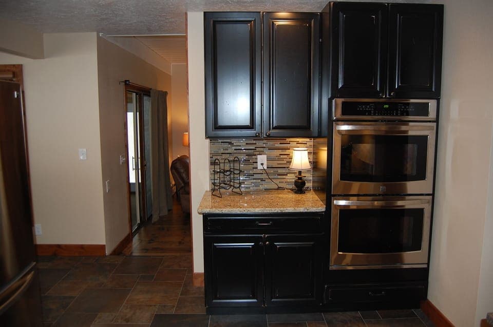 Double ovens and cabinets