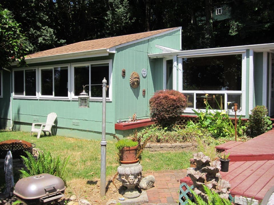Side of rental/Front Door Enterance