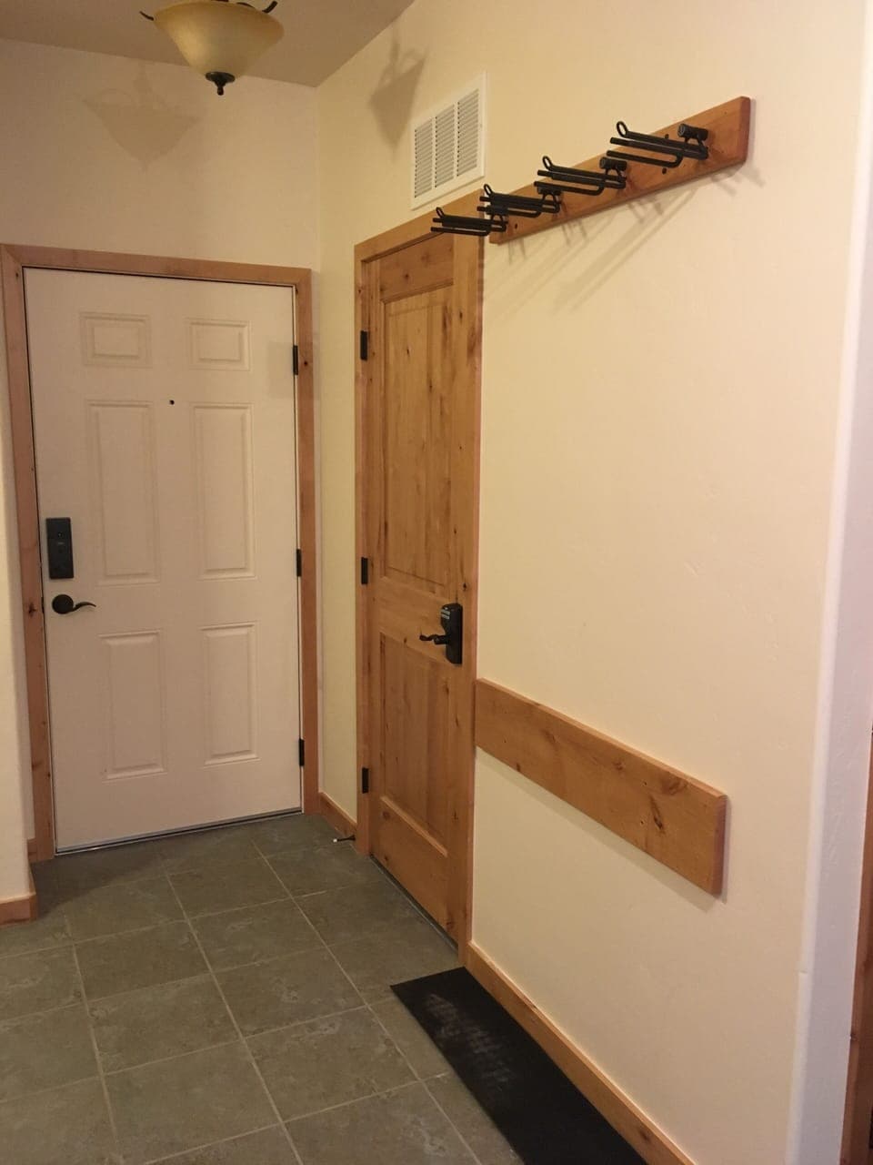 entryway with ski/snowboard storage for 8 skis/snowboards