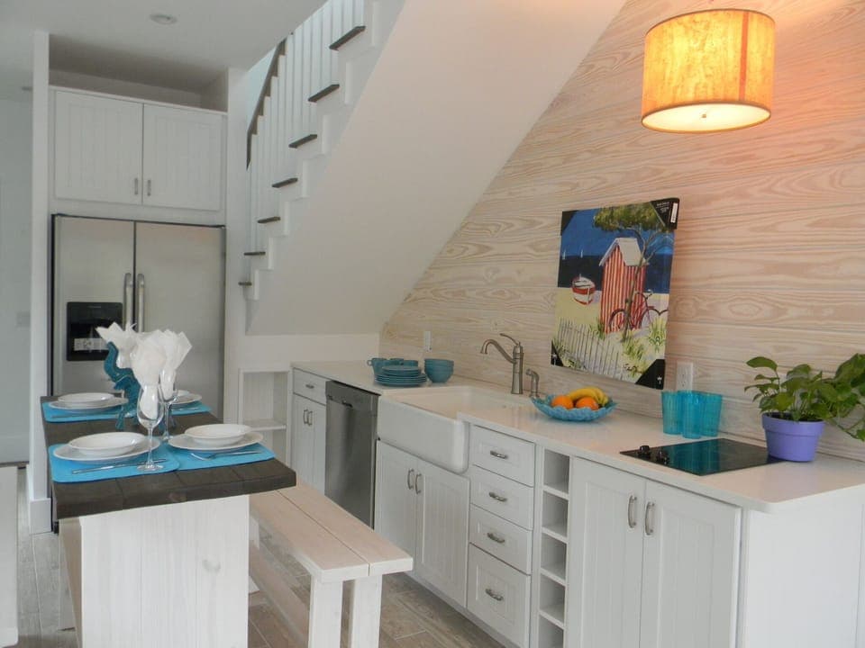 open plan living - casual breakfast area and kitchen