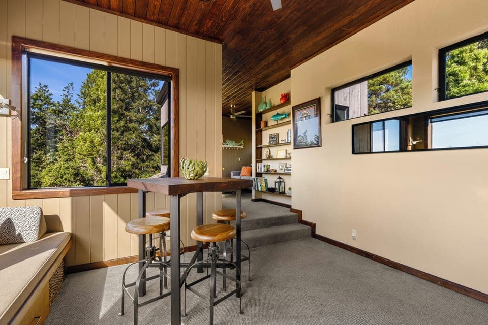 Perfect cocktail area with panoramic views of the Pacific