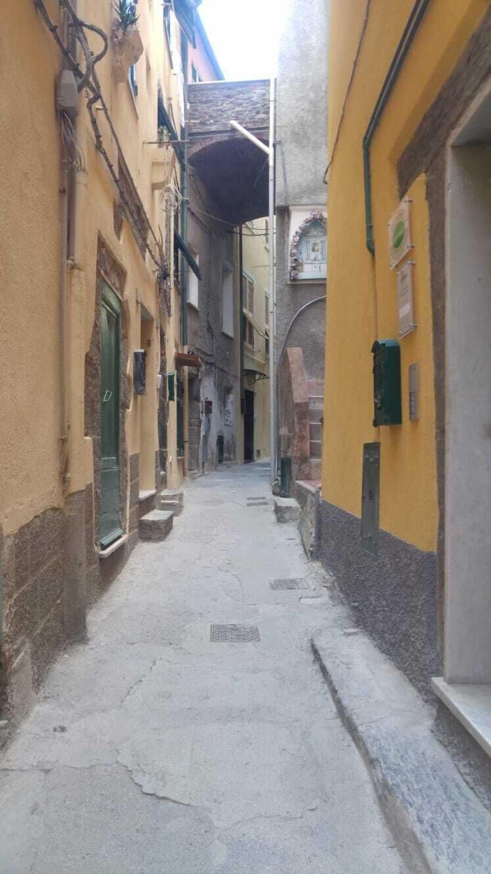 Pass to the apartment.