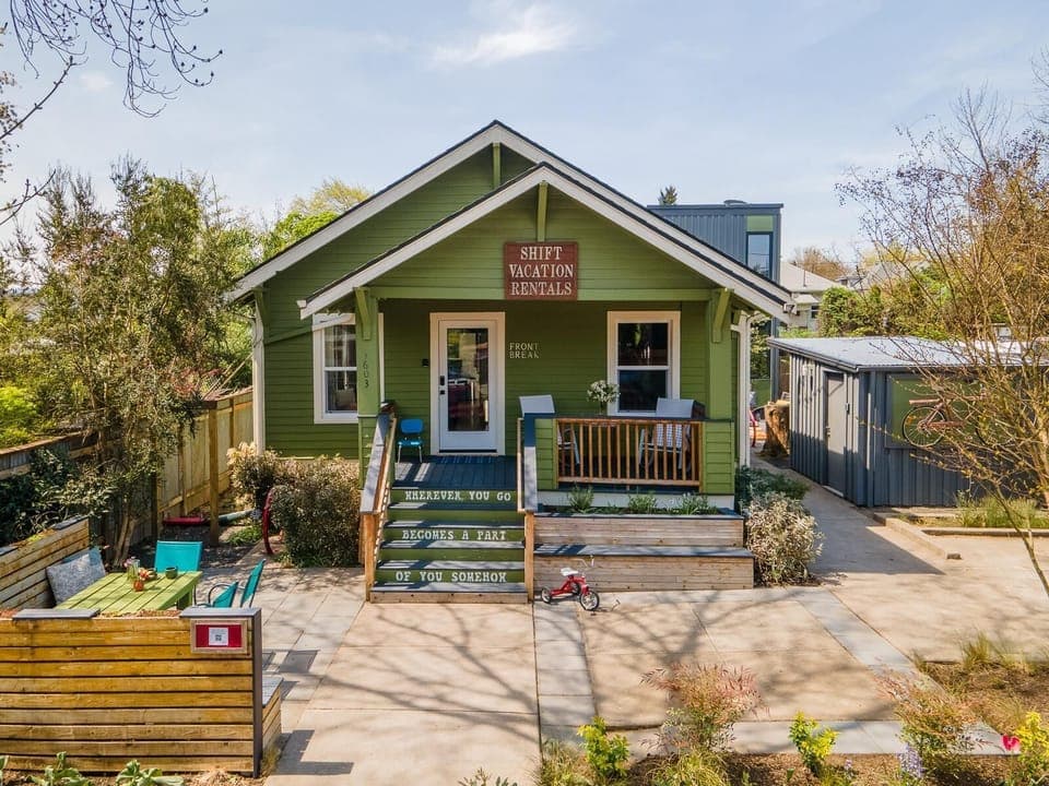 Renting Whole House Mississippi means you have 2 large homes for your use. Front Break a 4 bedroom home and Rear Break a 5 bedroom home.