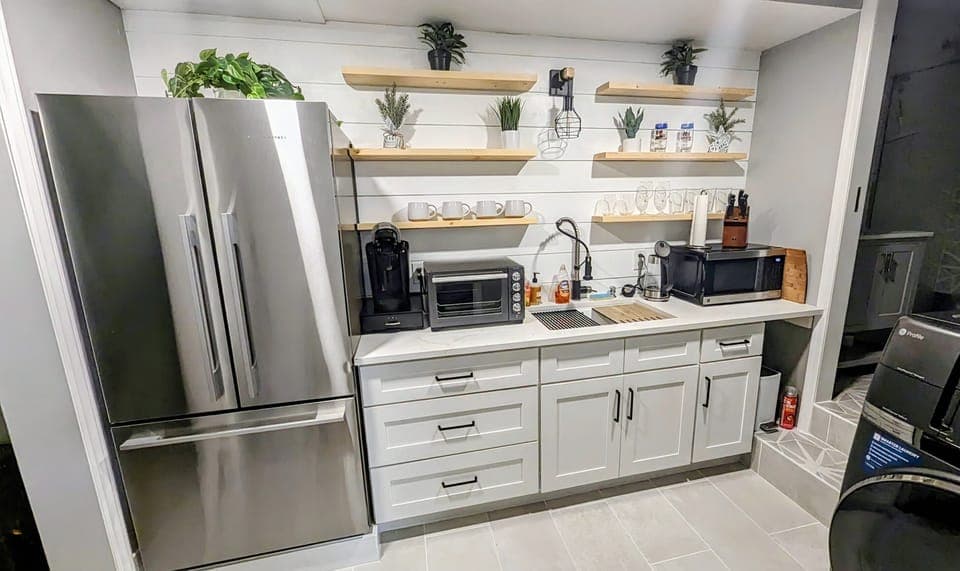 Newly remodeled kitchenette w/ full-sized fridge, toaster oven & microwave