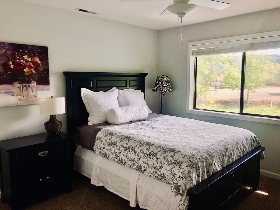 Second bedroom with Queen bed and double closet. Views of the lake channel. 