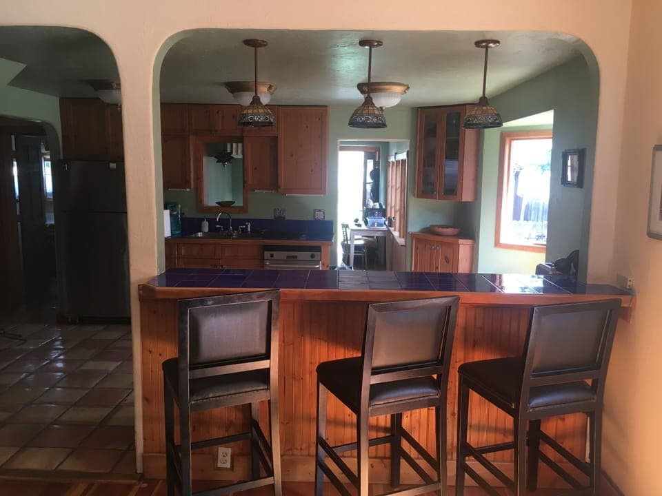 Kitchen Bar.