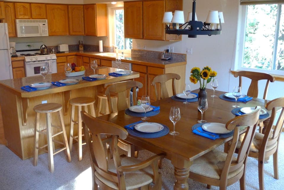 Large fully stocked kitchen and dining area (seats 10-12)