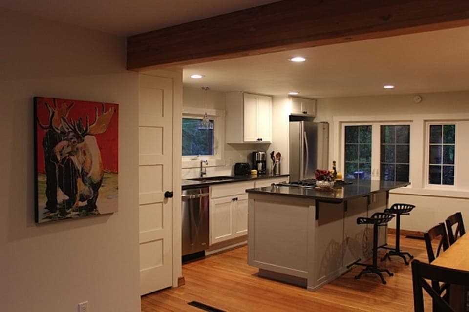 Updated kitchen, dinning table with seating for 6, all new appliances