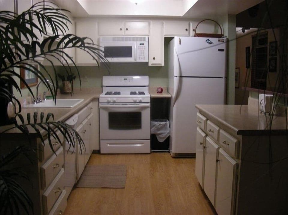 Complete kitchen