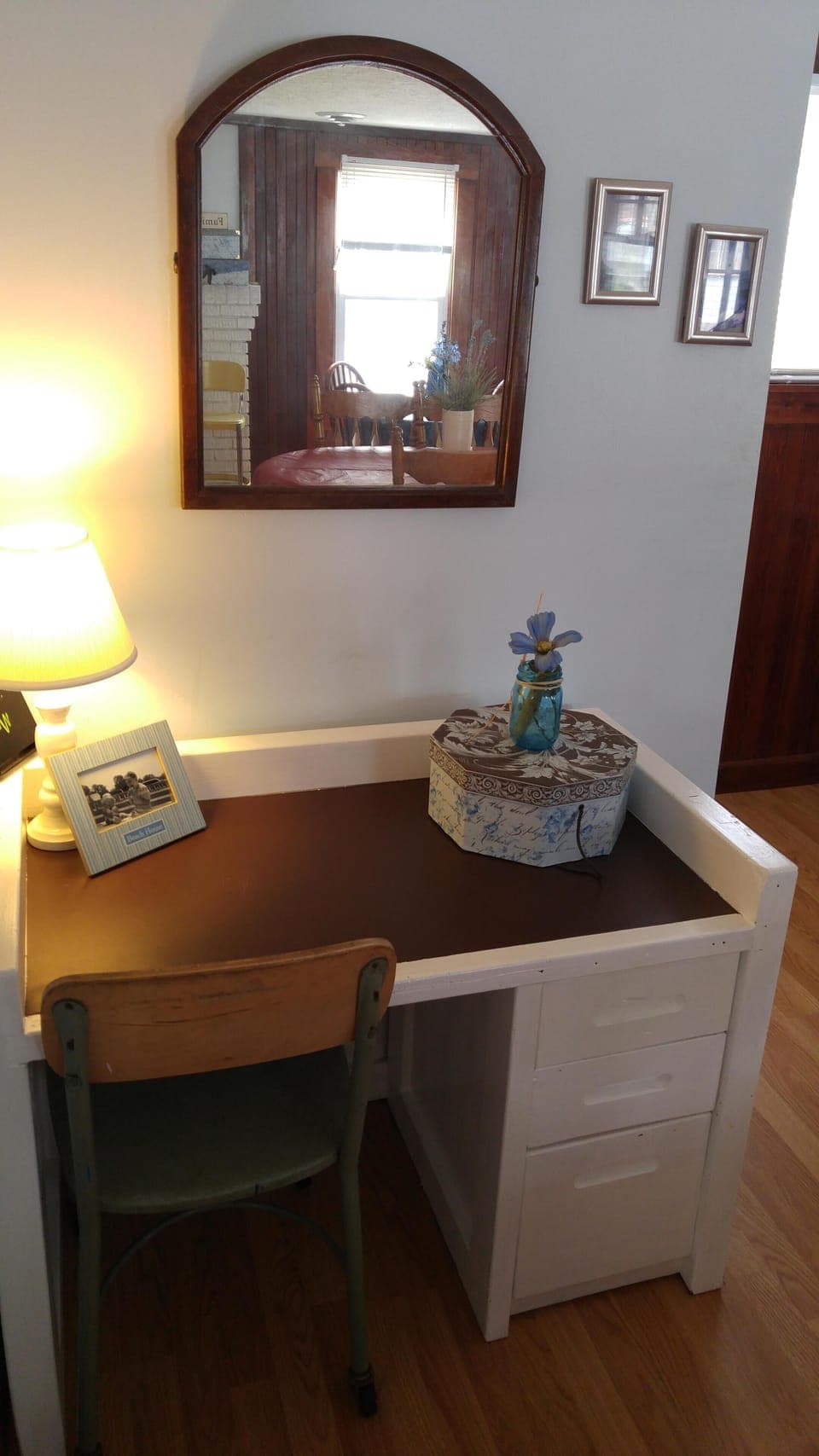 Lake Escape Work Station