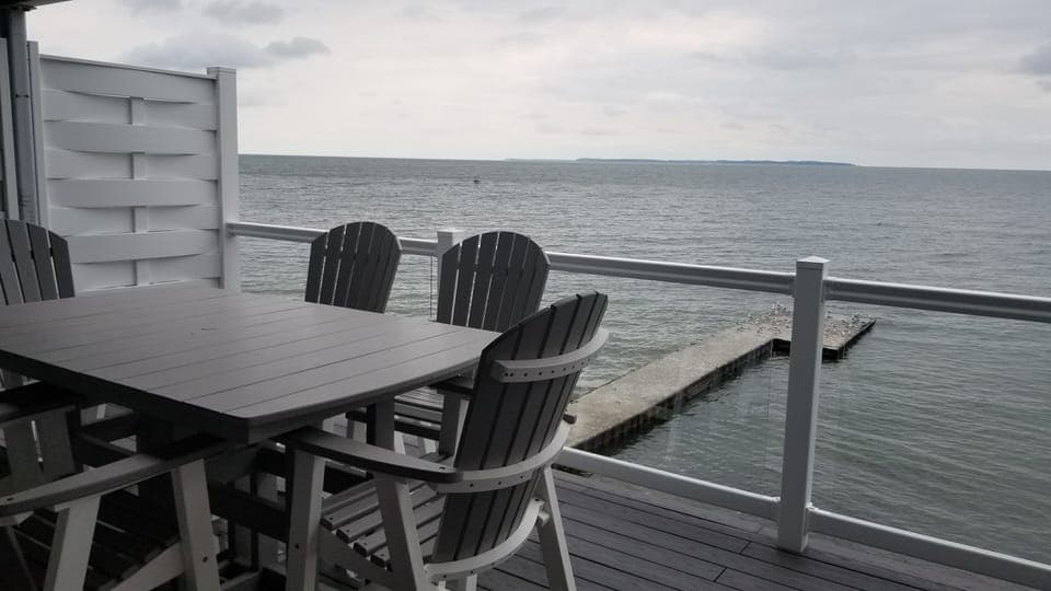 Large 1st floor deck