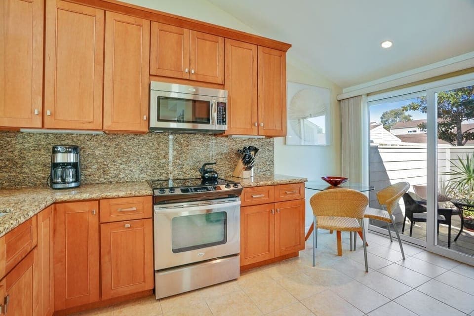 Clean & Contemporary Kitchen
