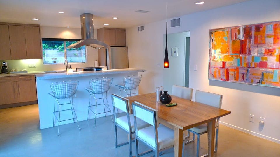 Dining room/kitchen open floorplan