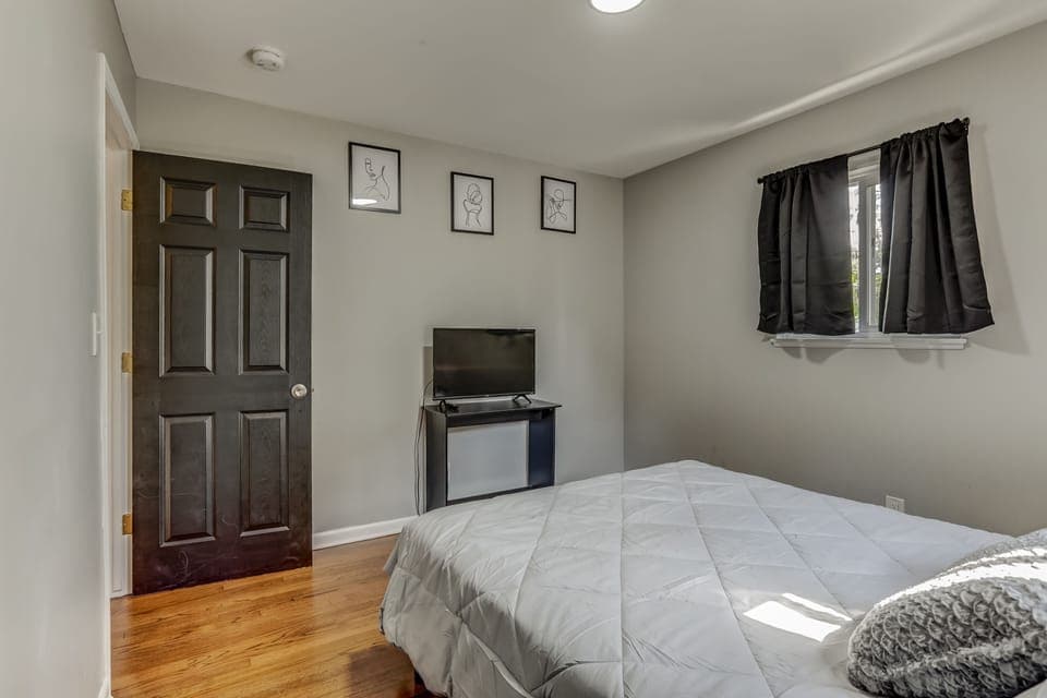 2 bedrooms, in-room safe, WiFi, bed sheets