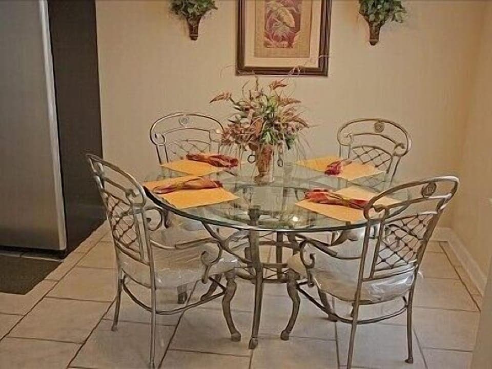 Breakfast area next to kitchen