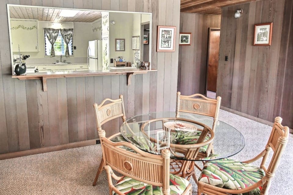 Alo kitchen and snack table - Snacks and meals are made easy from your well-provisioned vacay kitchen with a second entrance.