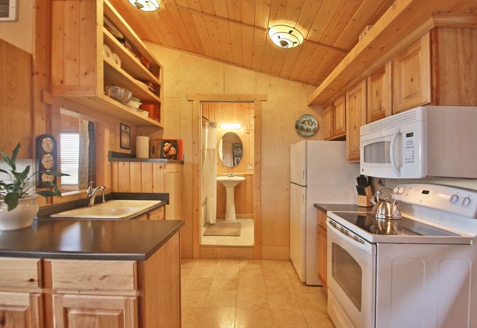 Full-Size kitchen appliances just like home! Oven/Range, Micro, Refrig, Toaster.