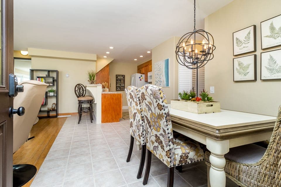 Open floorplan - living, dining, kitchen