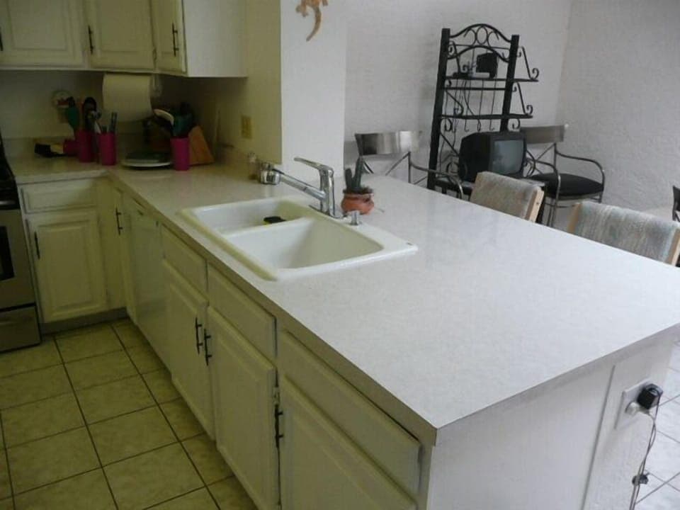 2 CEILING FANS IN KITCHEN AND EATING SPACE