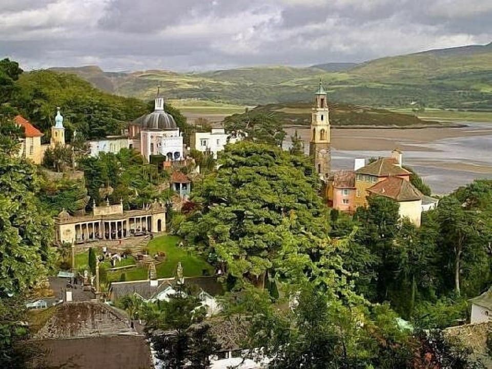 Portmeirion is about 6 miles from Arosfa