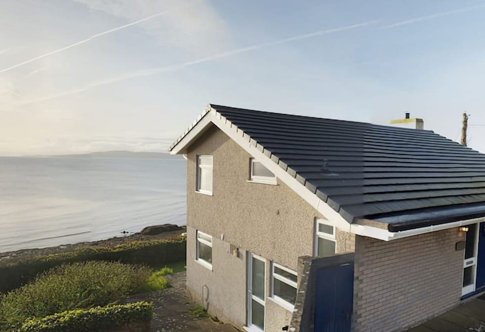 Front view of Gosteg looking out to sea