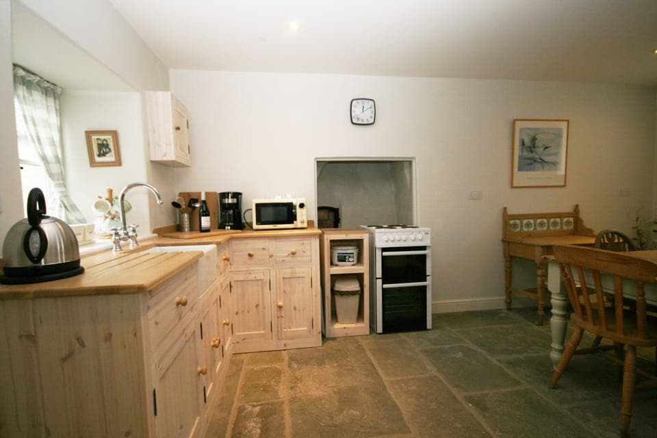 Hand-built kitchen (by Paul Riggs of Frome)
