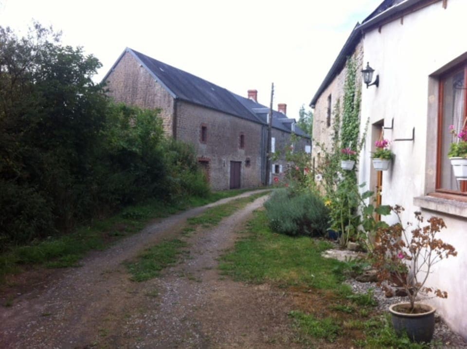 Gite immediately to the right in foreground