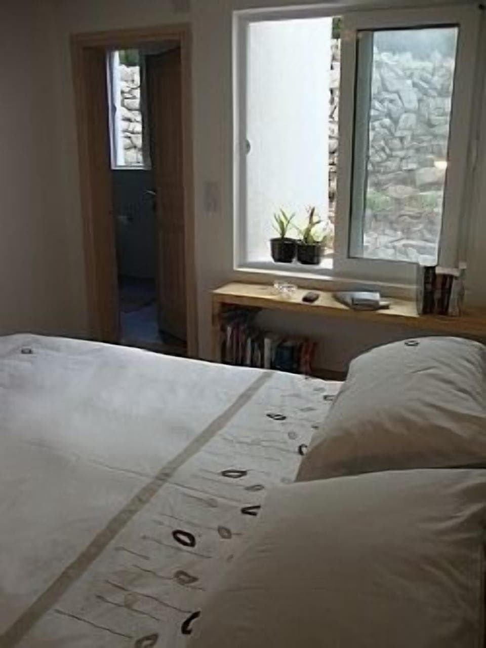 2nd Bedroom with en-suite Bathroom entrance