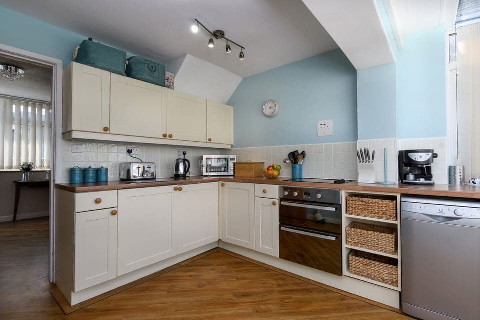 Well equipped kitchen including dishwasher 