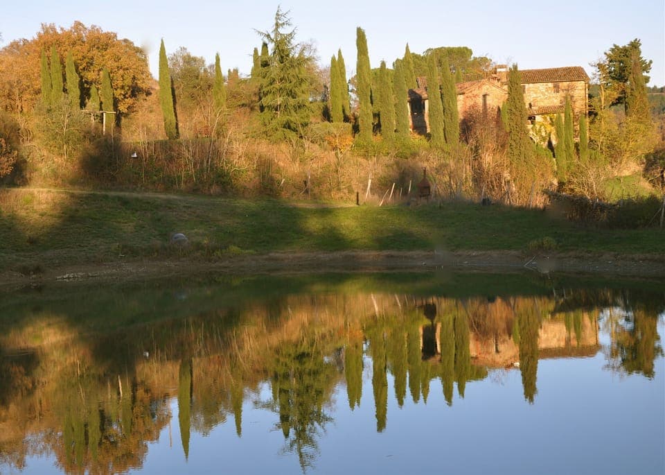 Casa Fontemaggio from the lake in autumn